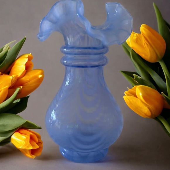 Vintage Provincial Blue Crimped Curtain Vase - Picture 6 of 10